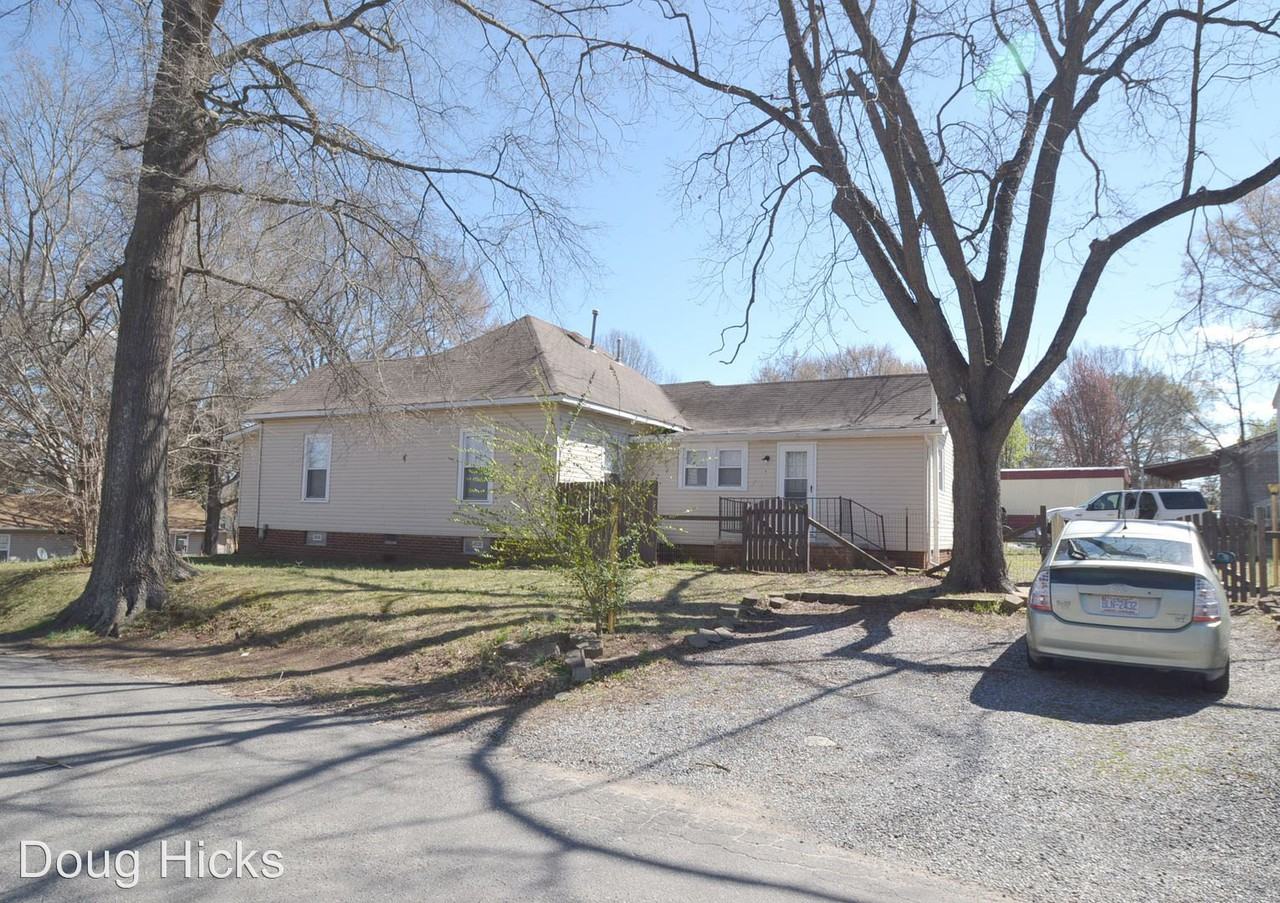 106 Brown St SW - Photo 2 of 16