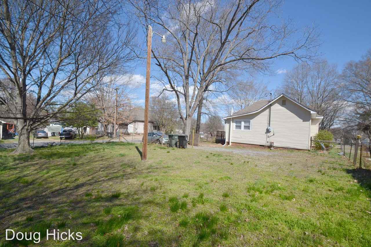 106 Brown St SW - Photo 3 of 16