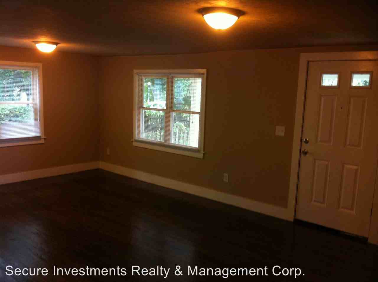 429 SE 7th St - Photo 2 of 10