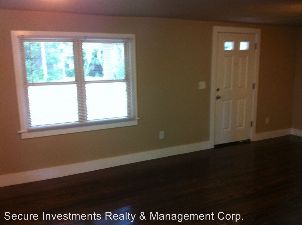 429 SE 7th St - Photo 3 of 10