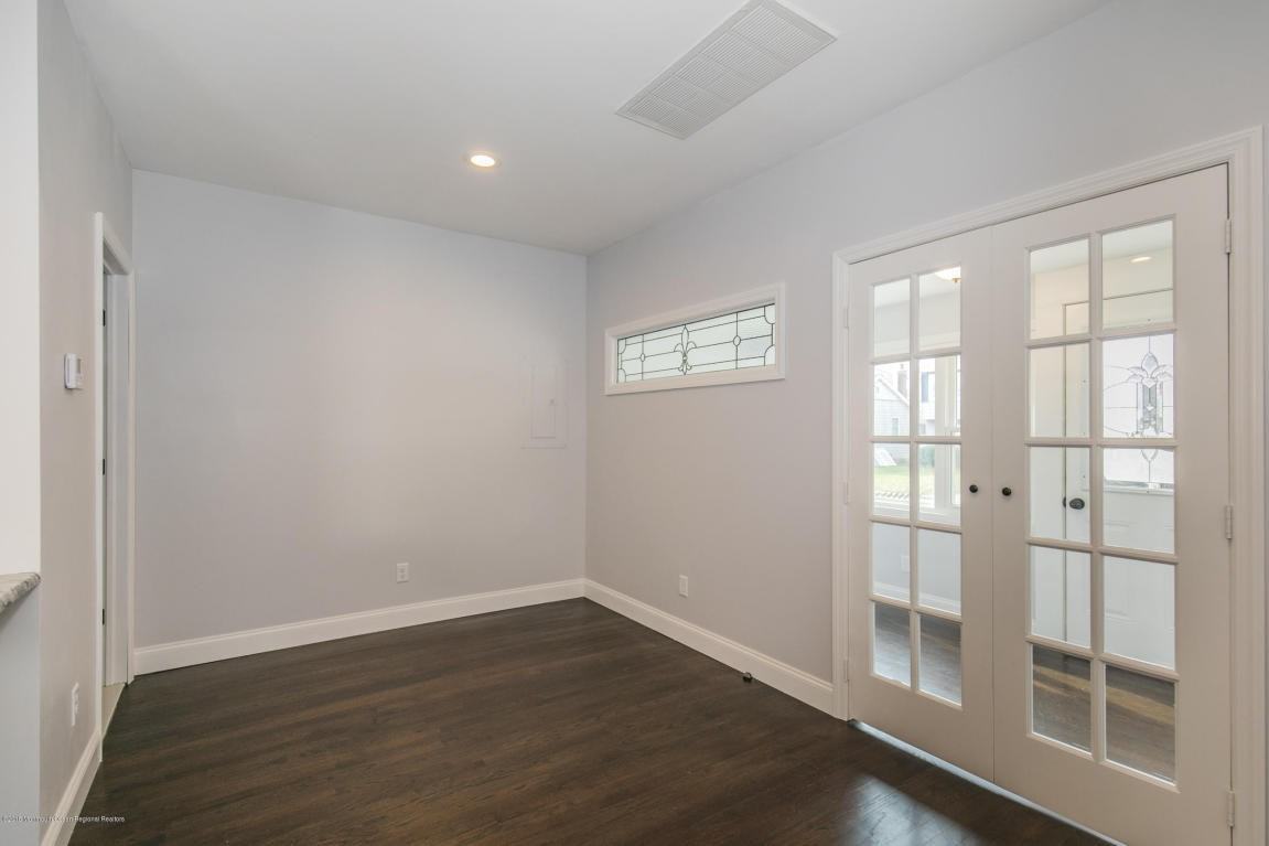133 Cedar Ave - Photo 3 of 17