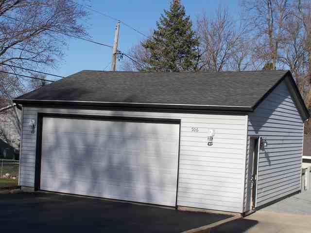 706 S Broadway St - Photo 2 of 16