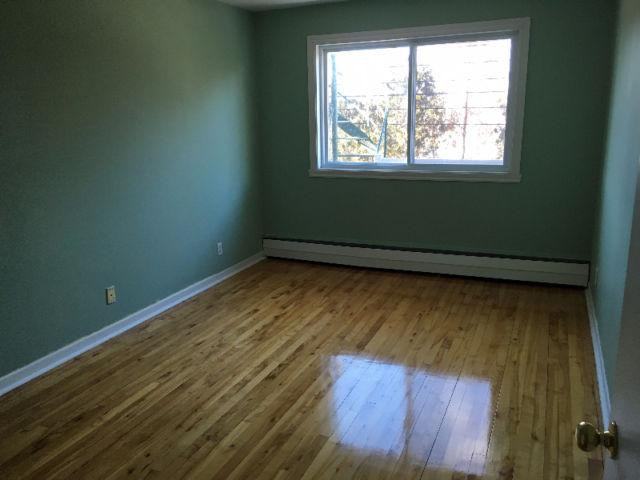 3495 Rue Ivan Franko - Photo 3 of 9