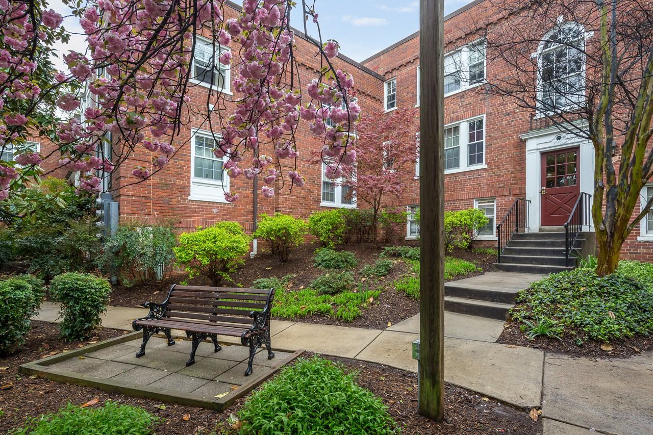 1758 N Rhodes St - Photo 3 of 23