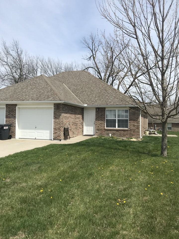 203 Pecan Tree Ave - Photo 2 of 3