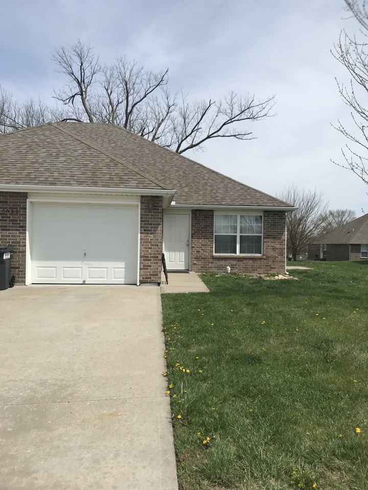 203 Pecan Tree Ave - Photo 3 of 3