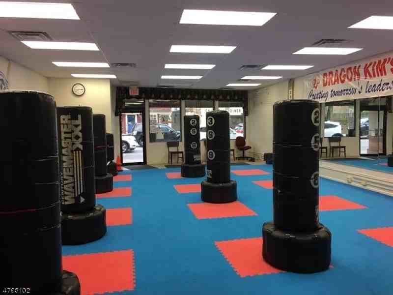 327 Bloomfield Ave - Photo 2 of 5