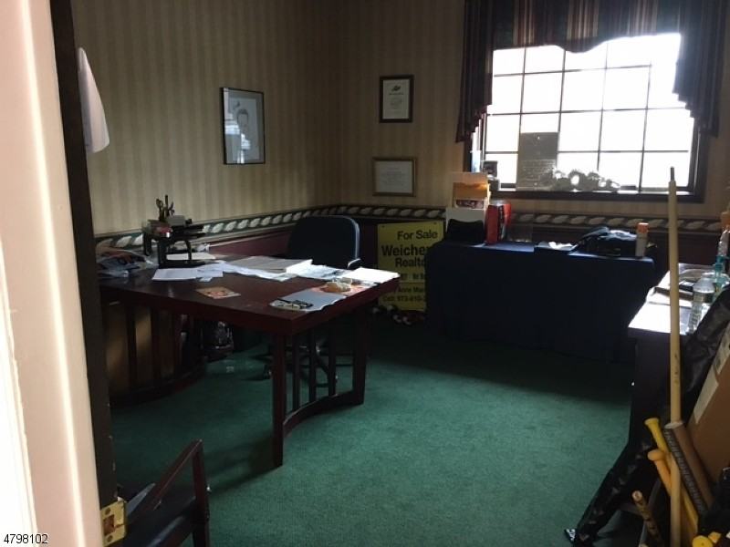 327 Bloomfield Ave - Photo 3 of 5