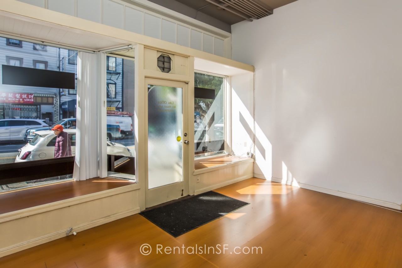 1412 Powell St #A - Photo 2 of 12