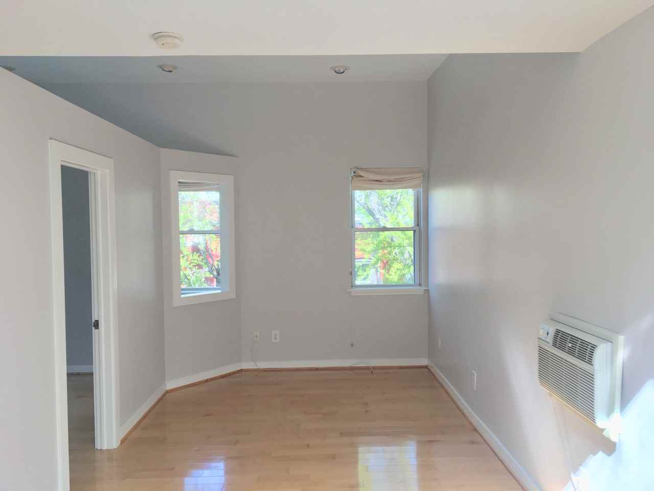 1521 Kingman Place Northwest - Photo 3 of 8