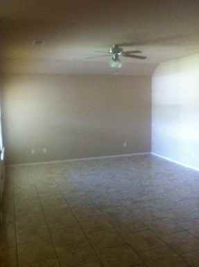 1315 Clinic St - Photo 2 of 9