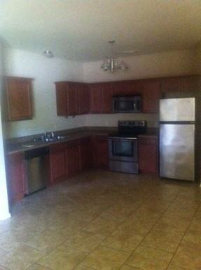 1315 Clinic St - Photo 3 of 9