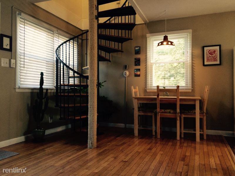 31 Ivy St N - Photo 3 of 13