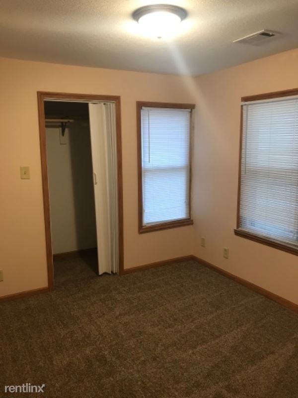 2706 SE Kentucky Ave - Photo 2 of 7