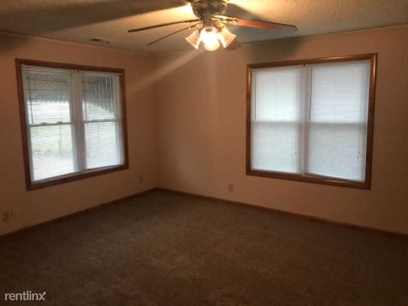 2706 SE Kentucky Ave - Photo 3 of 7