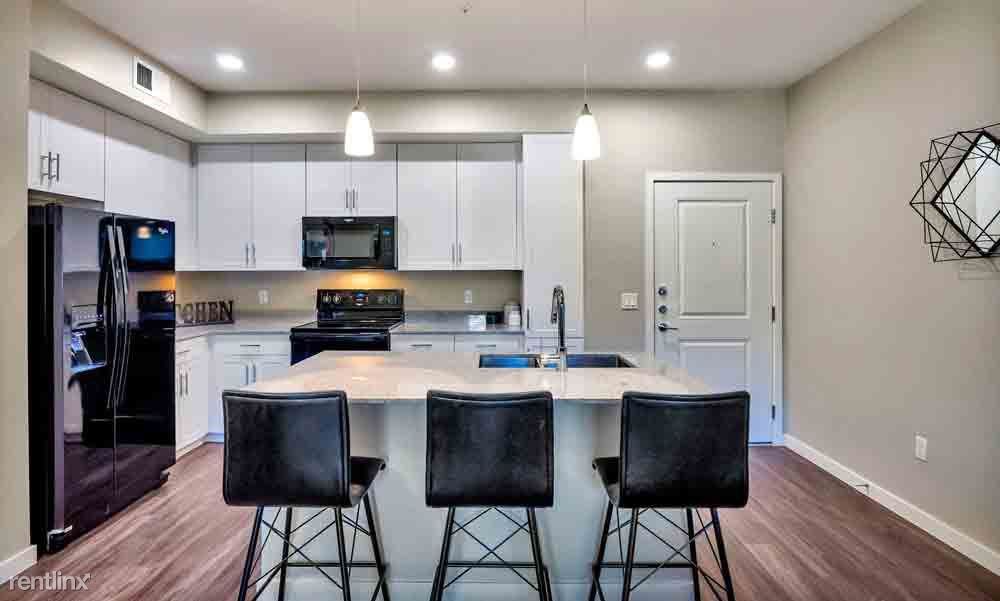 Right off the 60 - Photo 3 of 8