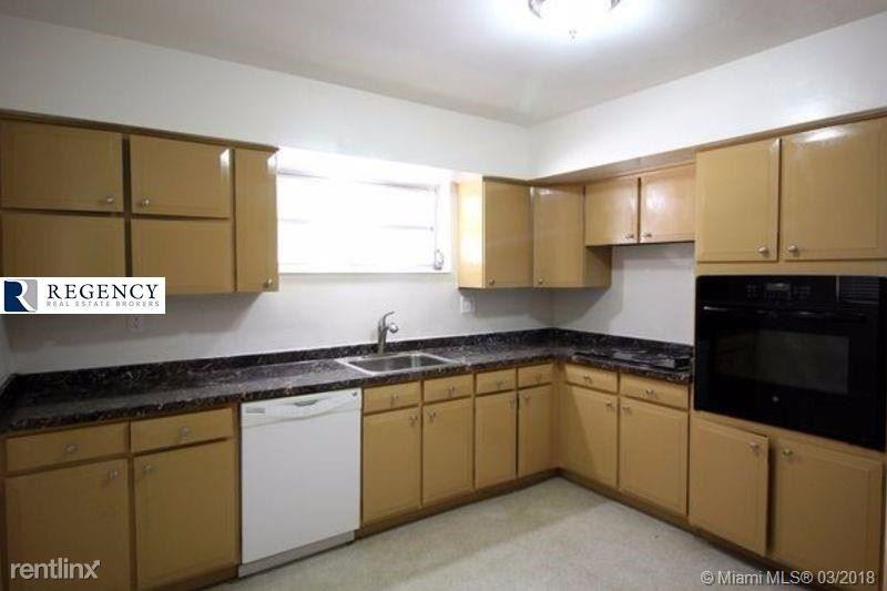 561 Sandlewood Ln - Photo 3 of 17