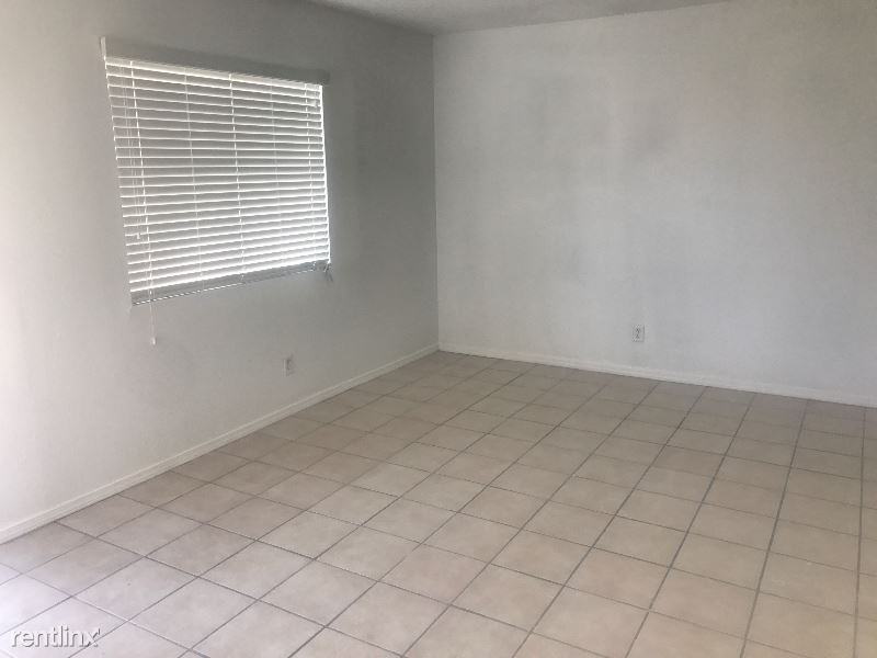 424 Rhode Island St NE - Photo 2 of 6