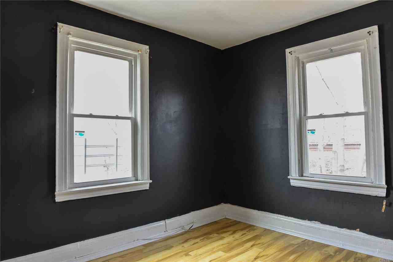 134-21 Hawtree St - Photo 3 of 14