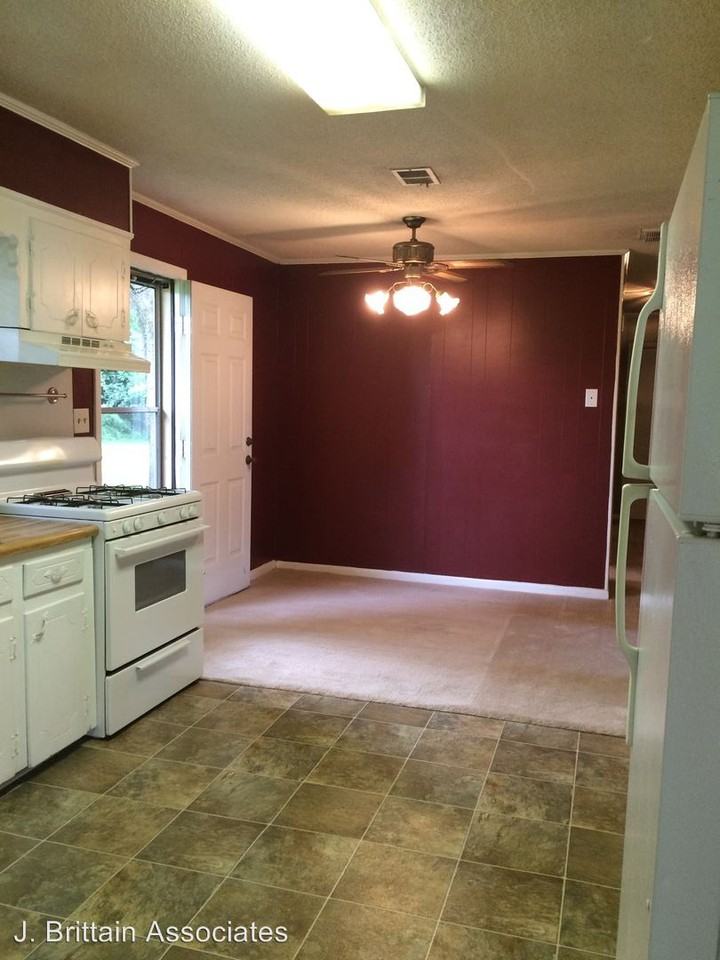 246 Stadium Dr - Photo 3 of 10