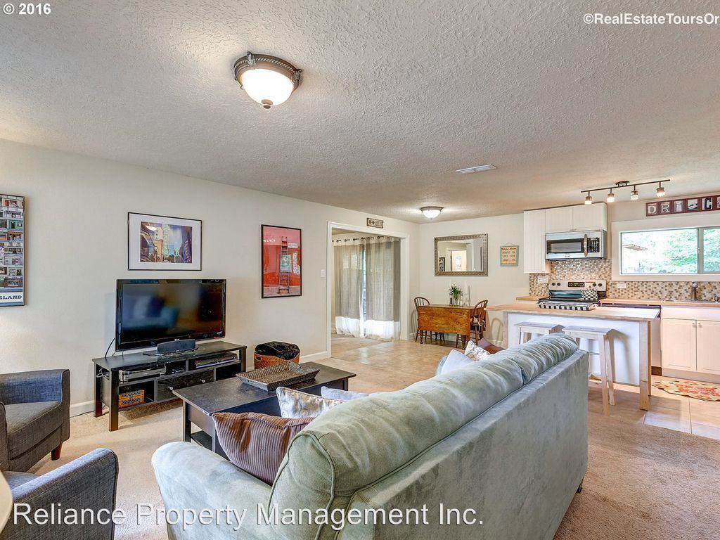 12938 NE Hancock St - Photo 2 of 20