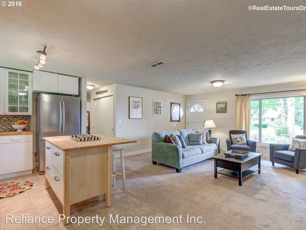 12938 NE Hancock St - Photo 3 of 20