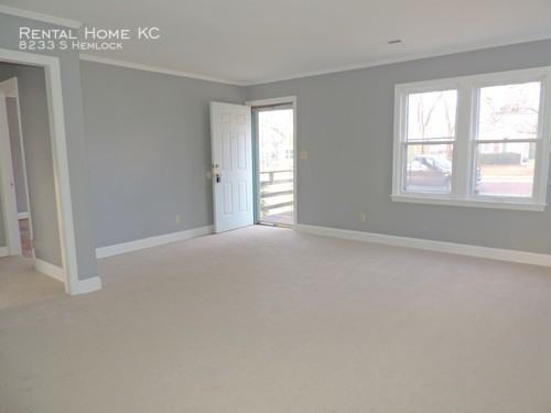 8233 Hemlock St - Photo 2 of 14