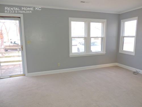 8233 Hemlock St - Photo 3 of 14