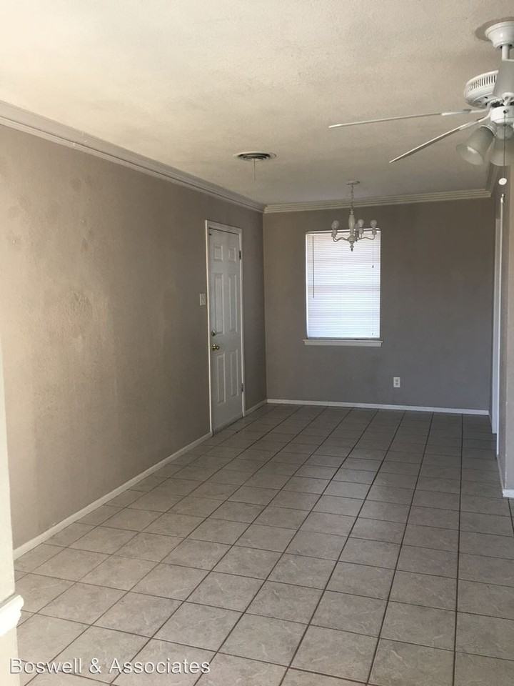 4729 Wilshire Dr - Photo 2 of 8