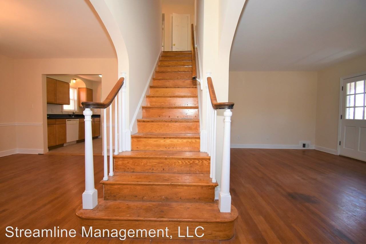 7717 Alaska Ave NW - Photo 2 of 18