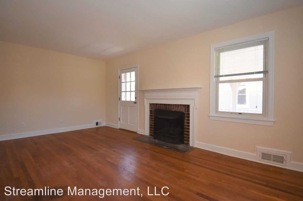 7717 Alaska Ave NW - Photo 3 of 18