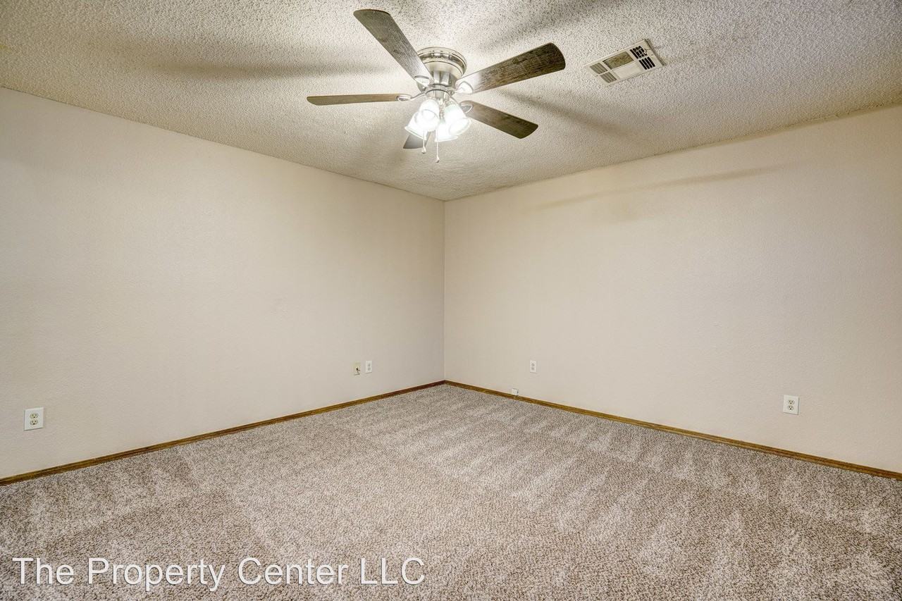 316 Corona Dr - Photo 3 of 20