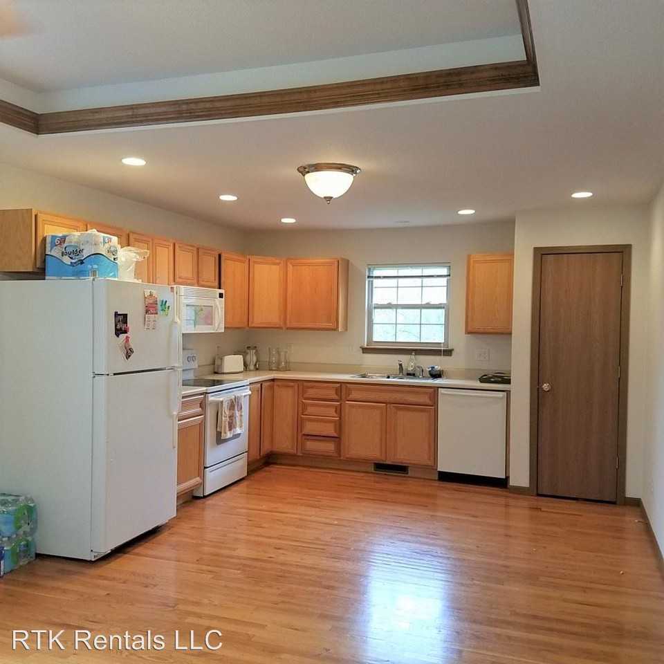 207 Willow Way - Photo 2 of 15