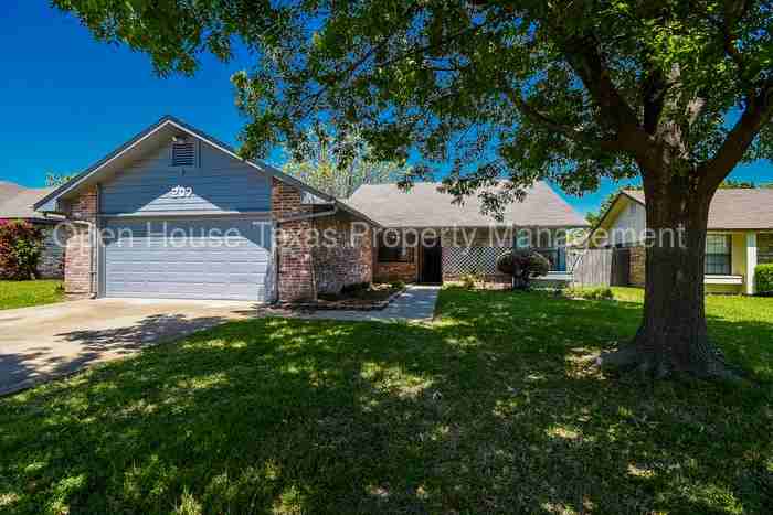 207 Colony Dr - Photo 2 of 24