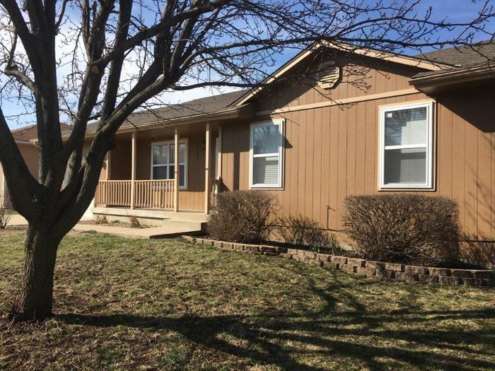 1305 Matthes Ln - Photo 2 of 17