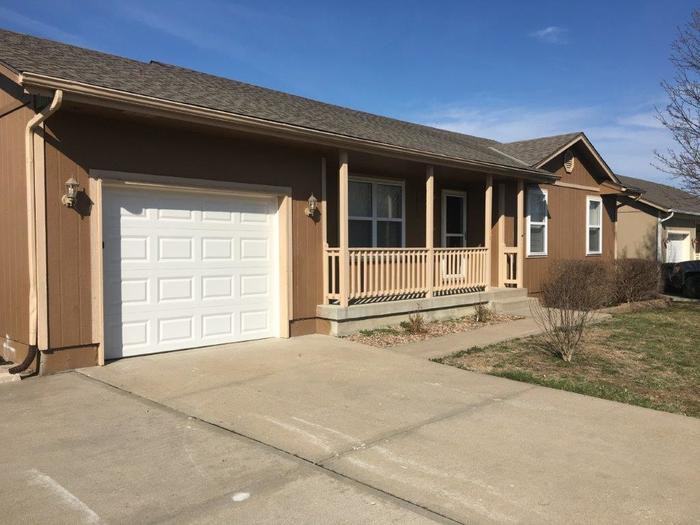 1305 Matthes Ln - Photo 3 of 17