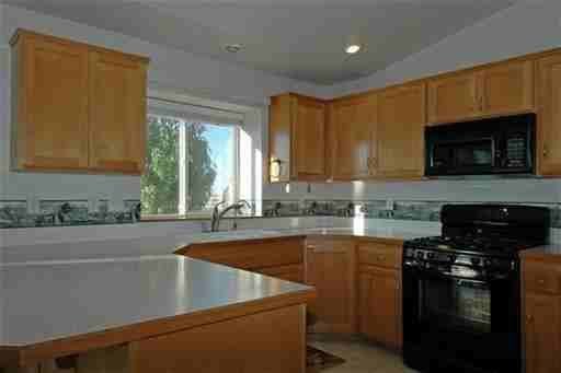 1929 SE Hamilton Rd - Photo 3 of 13