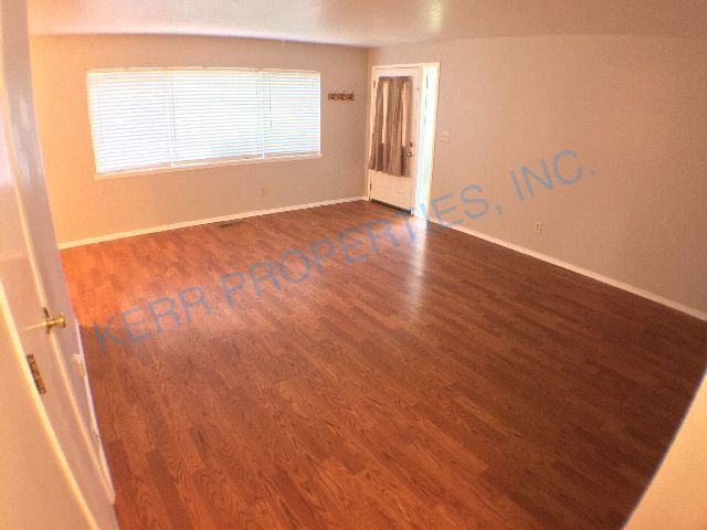 1139 SW Fox Ct - Photo 3 of 16