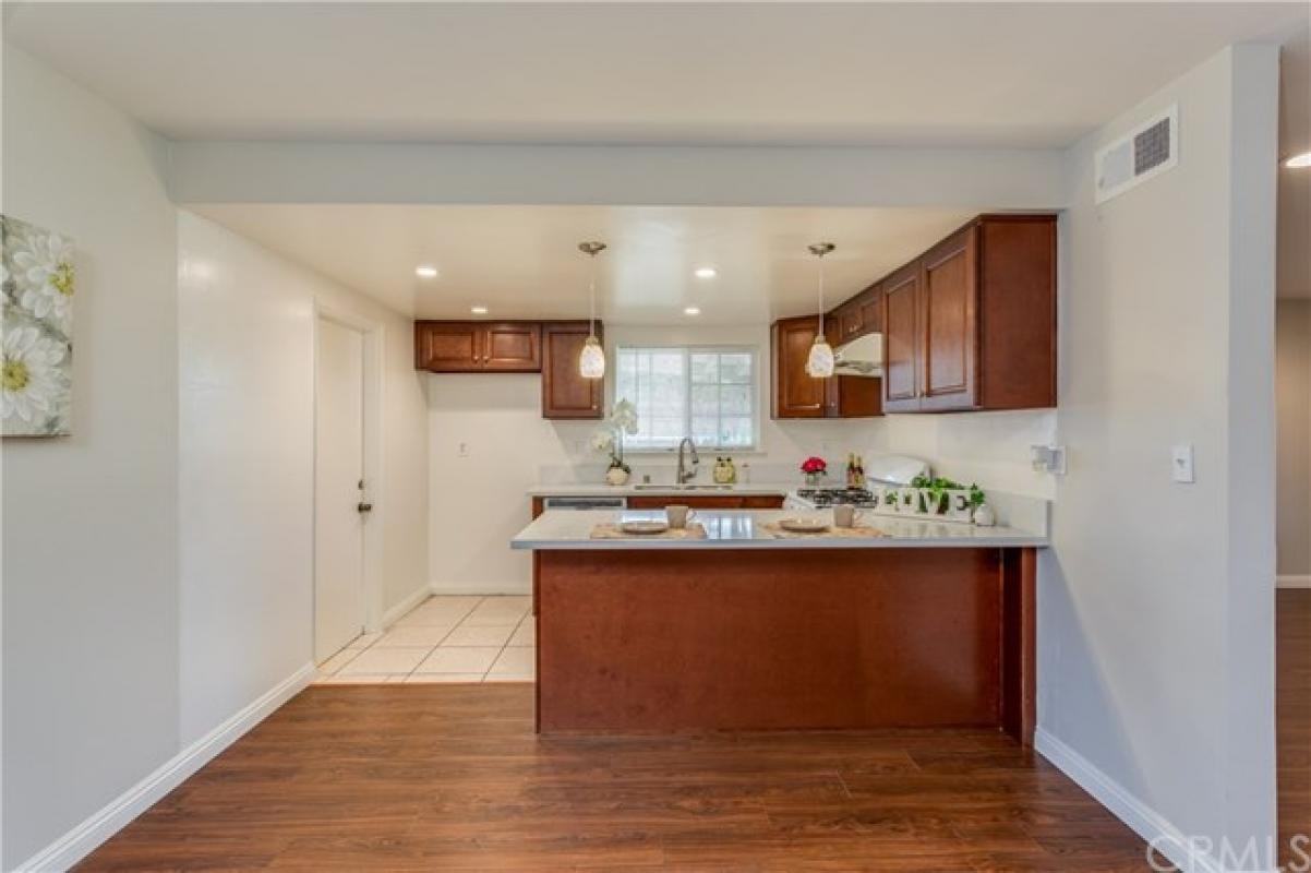 1005 Elsberry Ave - Photo 2 of 24