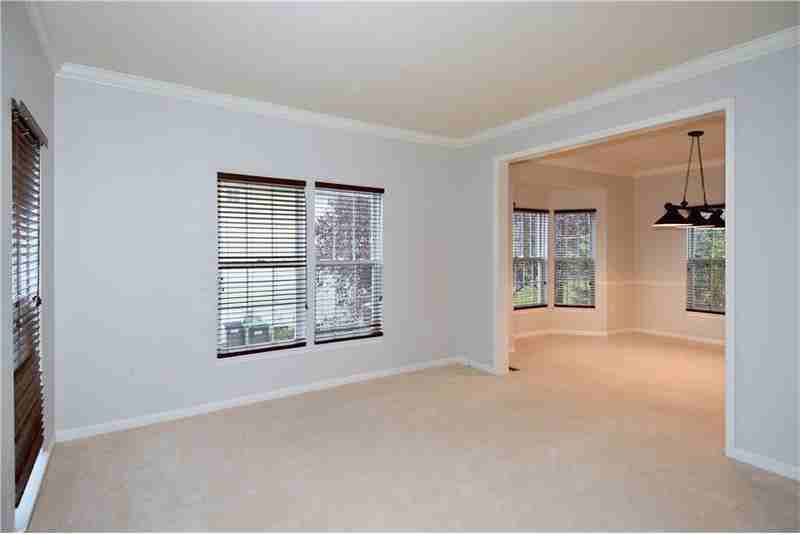 133 Tanglewood Dr - Photo 2 of 18