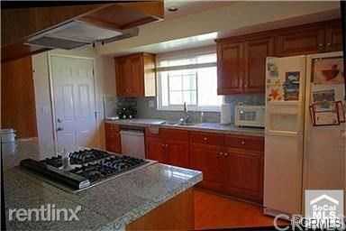 3227 Michigan Ave - Photo 3 of 8