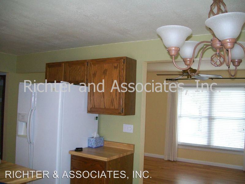 11566 N Shore Dr - Photo 3 of 5