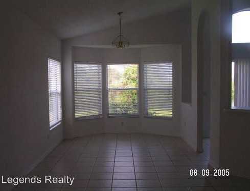 1612 Slash Pine Pl - Photo 3 of 9