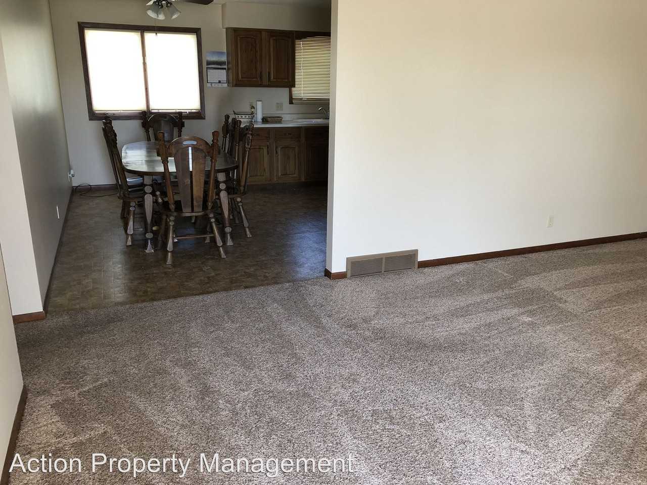 1504 Custer St - Photo 2 of 9