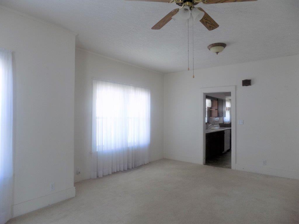 708 W 7th St - Photo 2 of 14