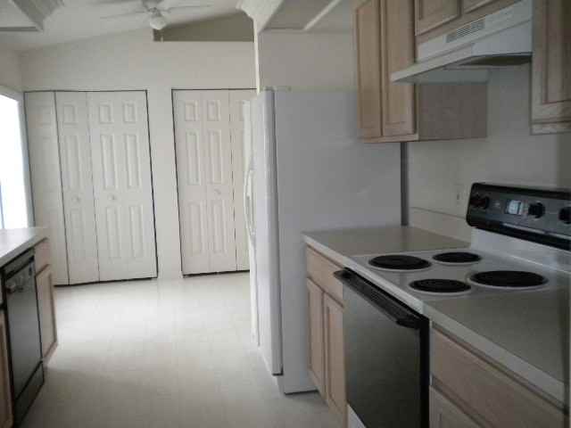 27623 Sky Lake Cir - Photo 2 of 10