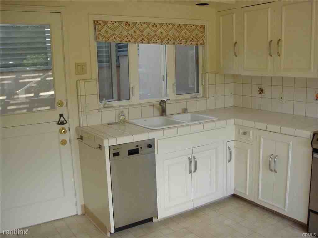 1131 Canyon View Dr - Photo 2 of 7