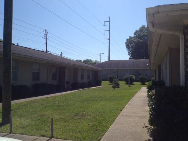 702 N 28th Ave - Photo 2 of 7