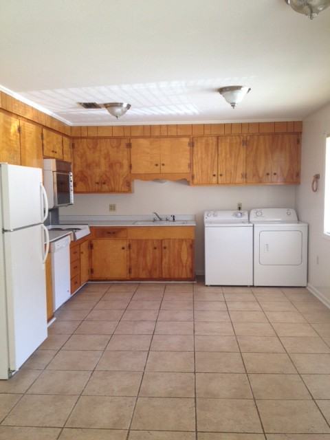 3700 Montague Blvd - Photo 2 of 8