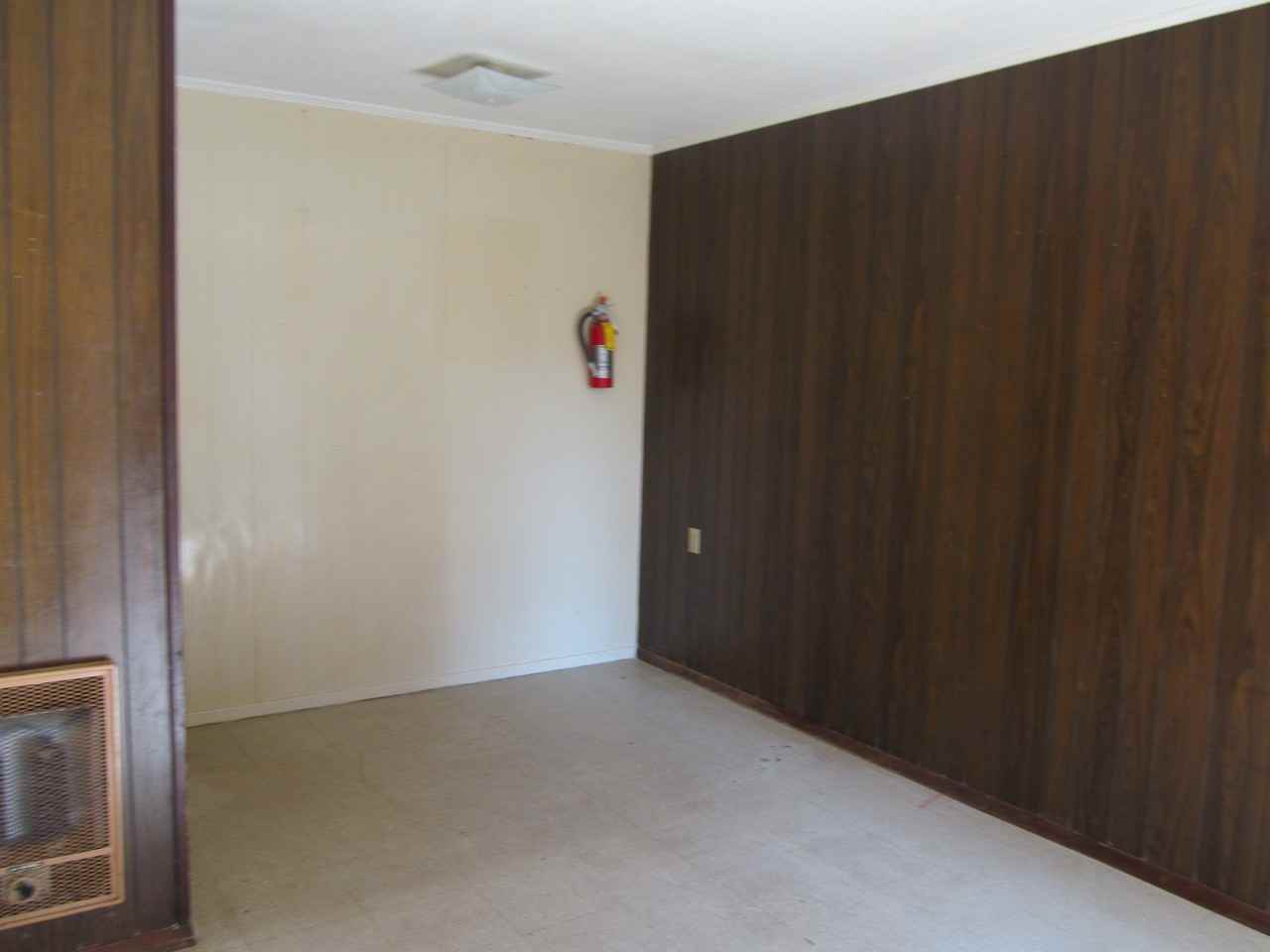 2609 McLelland St - Photo 2 of 6